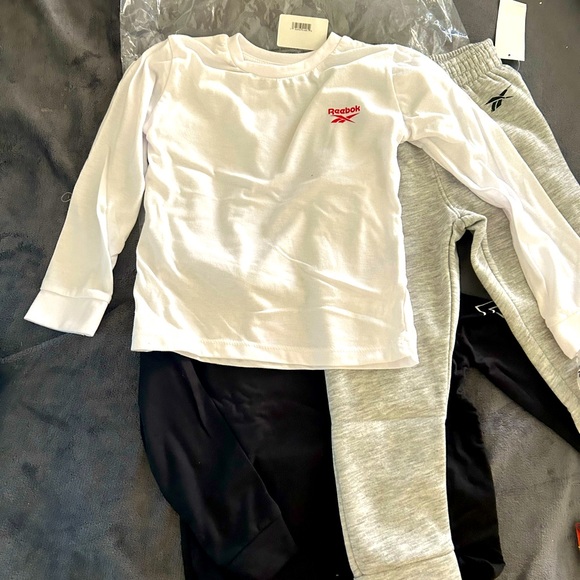 ❌SOLD❌Reebok Boys 3 Piece Set - 2 Long Sleeve Basketball  T-Shirt Size 5 and 1 - Picture 7 of 12